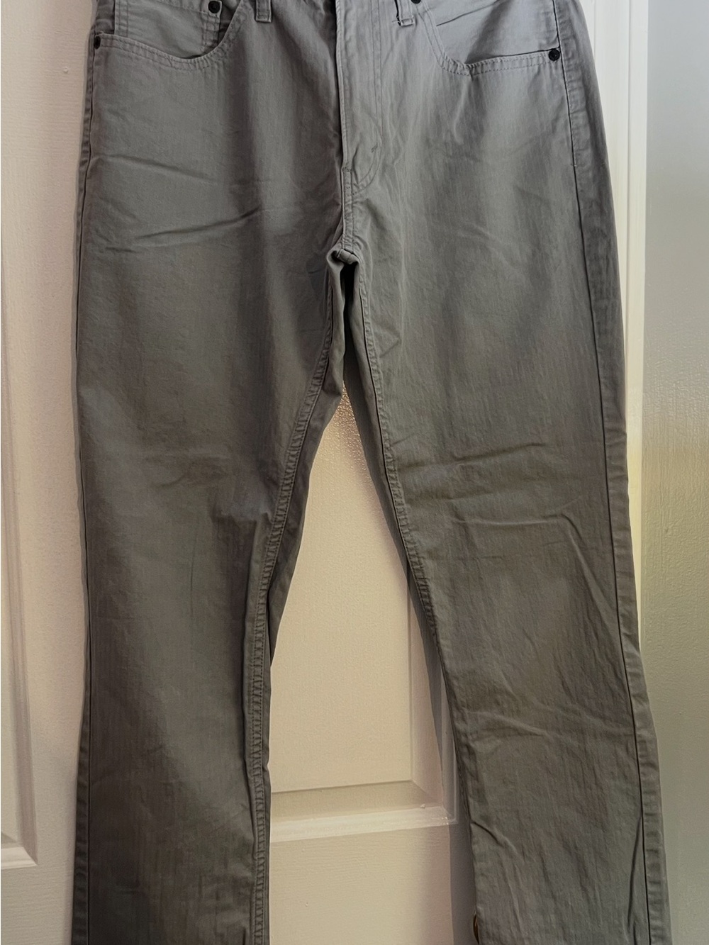 Levi's Men's Straight Chinos in Gray